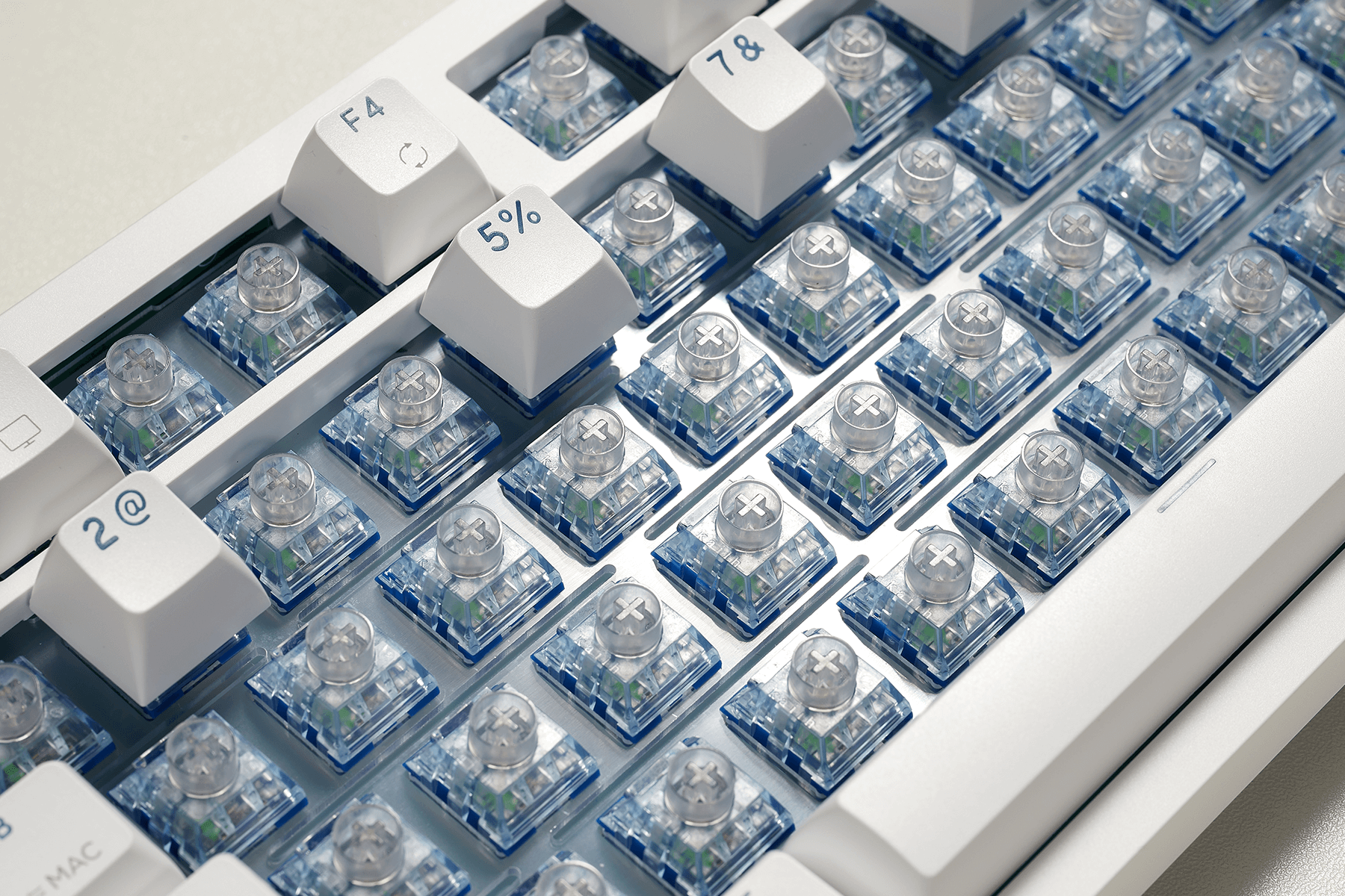 CloudStrike_Y5_Wireless_RGB_Hot-Swappable_Keyboard_5-pin_Switches