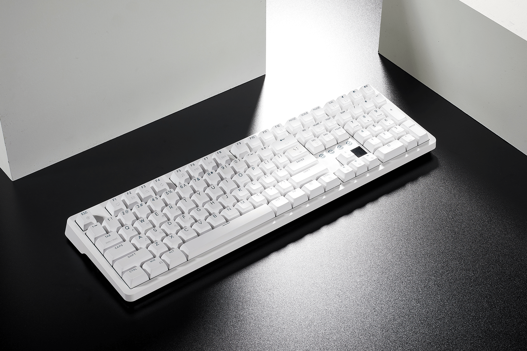 CloudStrike_Y5_Wireless_RGB_Hot-Swappable_Keyboard_Double_Shot_PBT_Keycaps