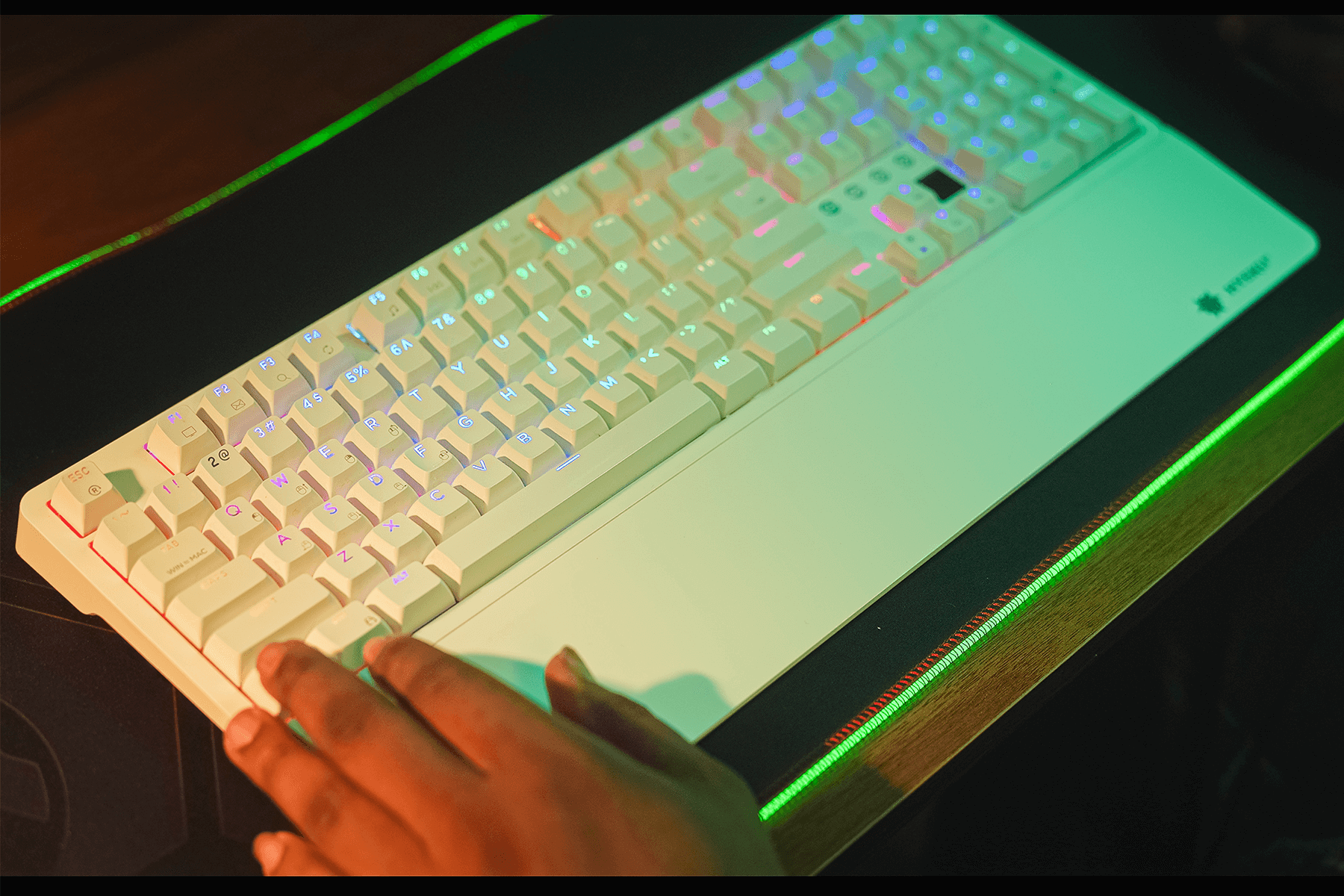 CloudStrike_Y5_Wireless_RGB_Hot-Swappable_Keyboard_Full_Size_Layout