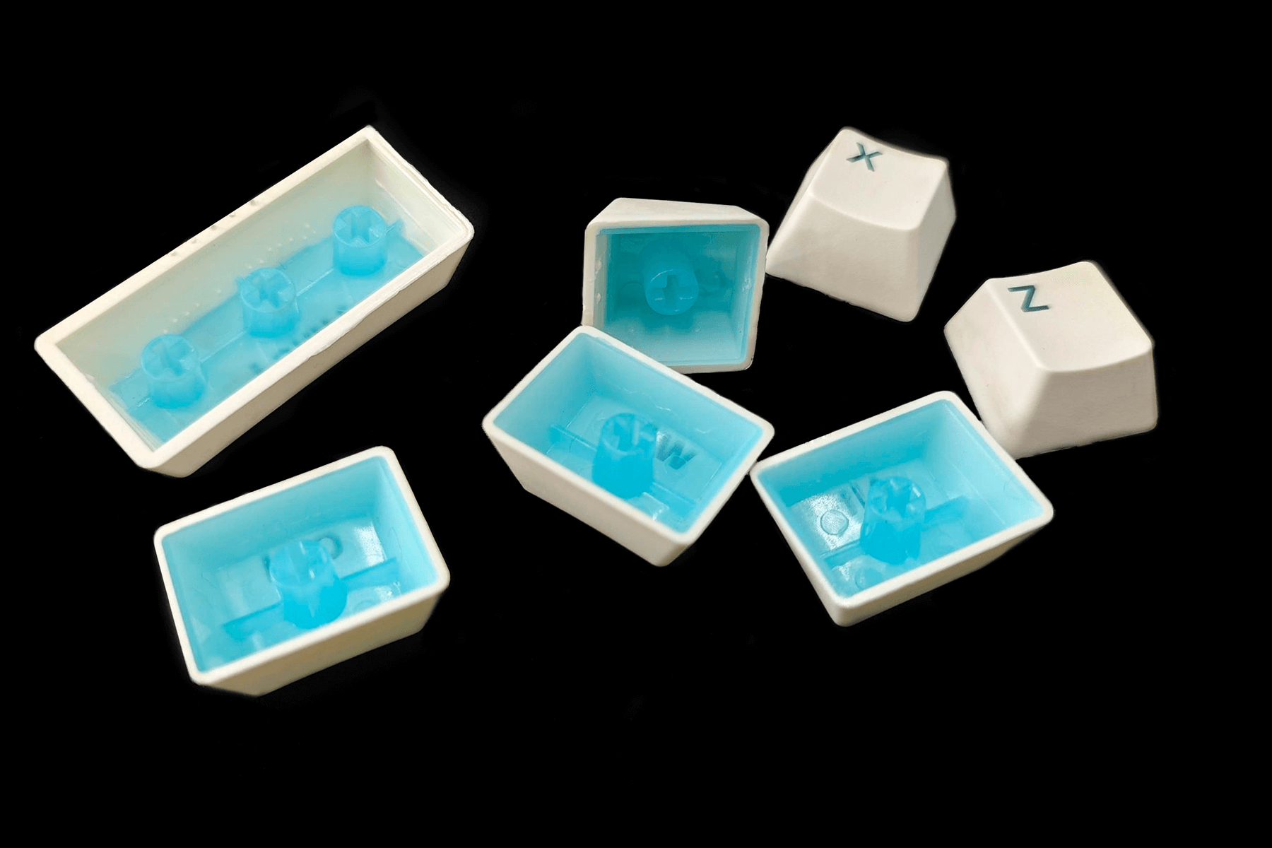 DeathStrike_GK735_Redstone_Wired_Mechanical_Gaming_Keyboard_PBT_Keycaps