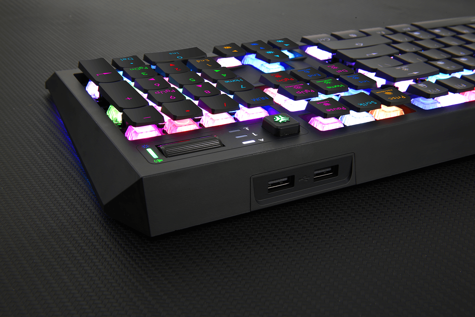 DeathStrike_GK760_USB_Wired_Powerful_Gaming_Keyboard_USB_Ports