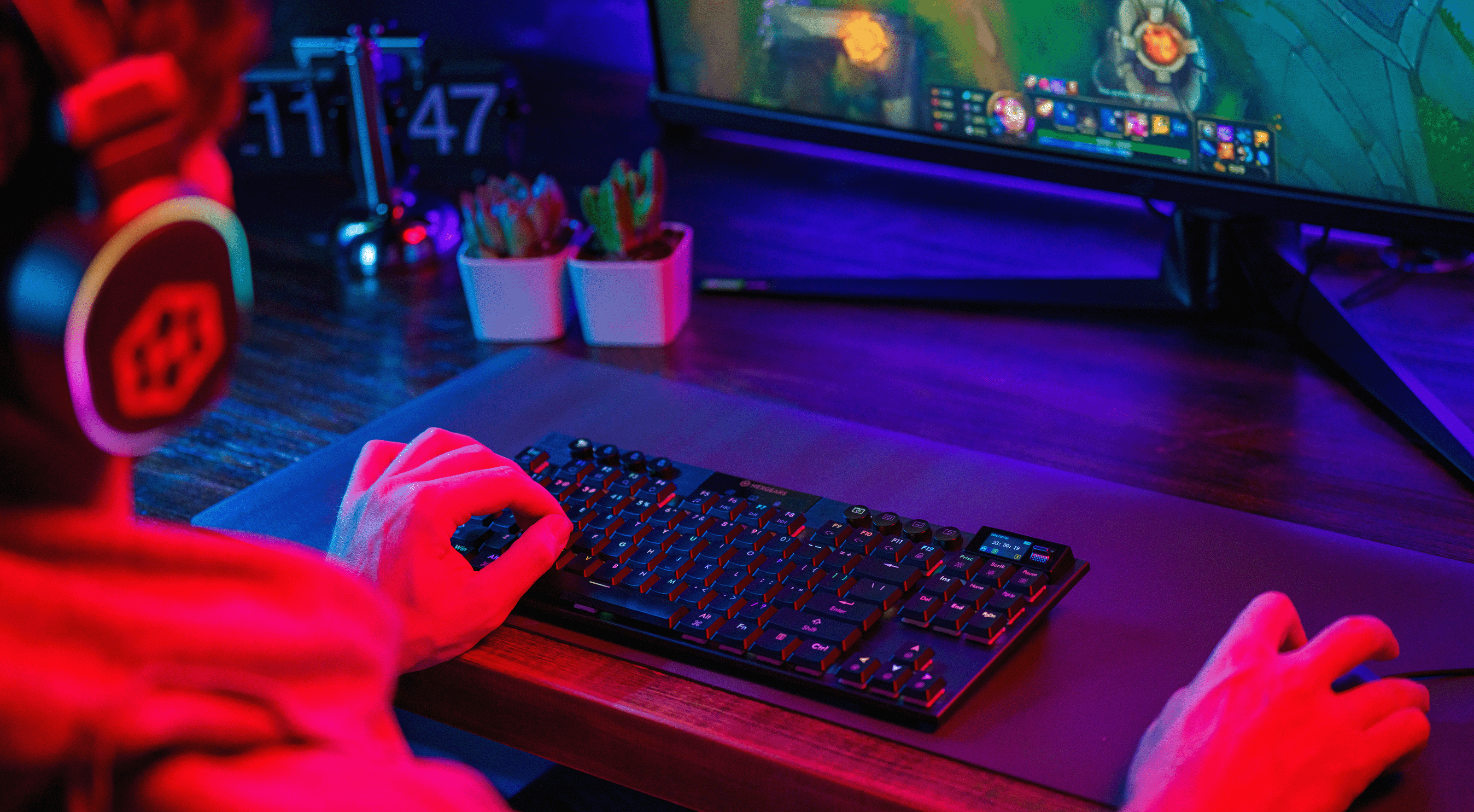 Immersion_A3_TKL_Wireless_Low-Profile_Mechanical_Keyboard_Playing_Games