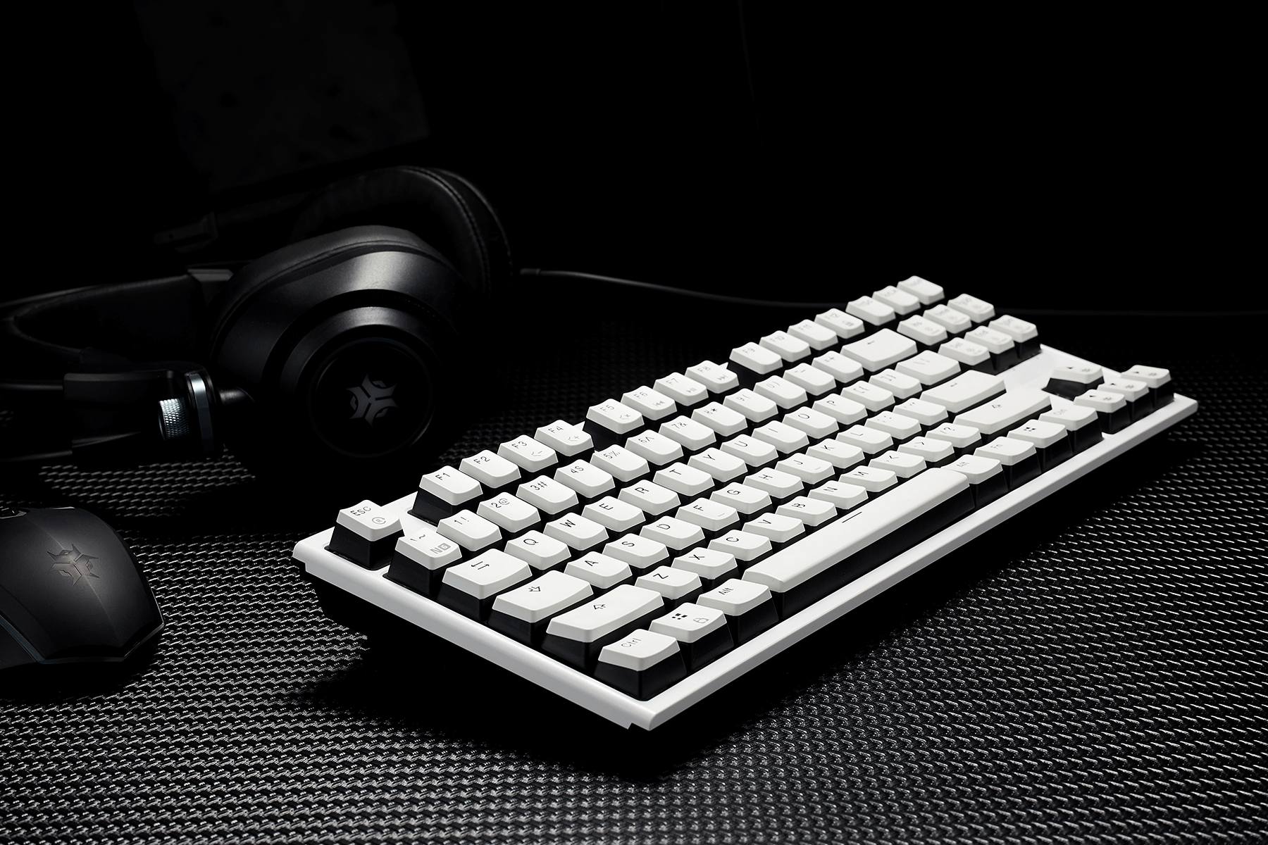 PowerBlade_X3_TKL_Wireless_Mechanical_Keyboard_With_Headphone
